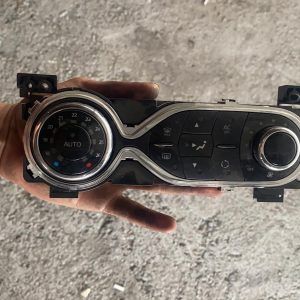 Renault Clio 4 Çıkma Orijinal Dijital Klima Paneli