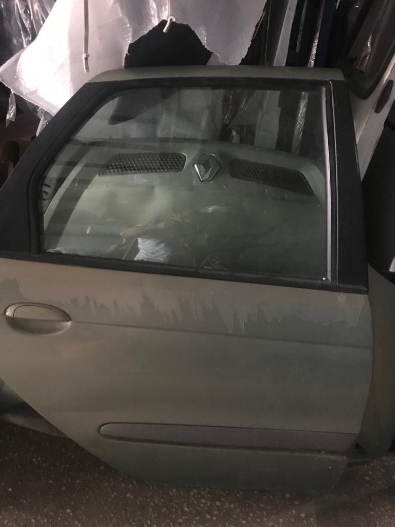renault-scenic-cikma-orijinal-sag-arka-kapi Renault Scenic Çıkma Orijinal Sağ Arka Kapı