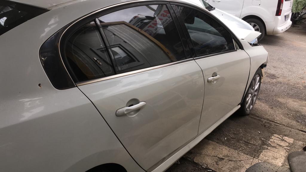 renault-latitude-cikma-orijinal-sag-arka-kapi Renault Latitude Çıkma Orijinal Sağ Arka Kapı
