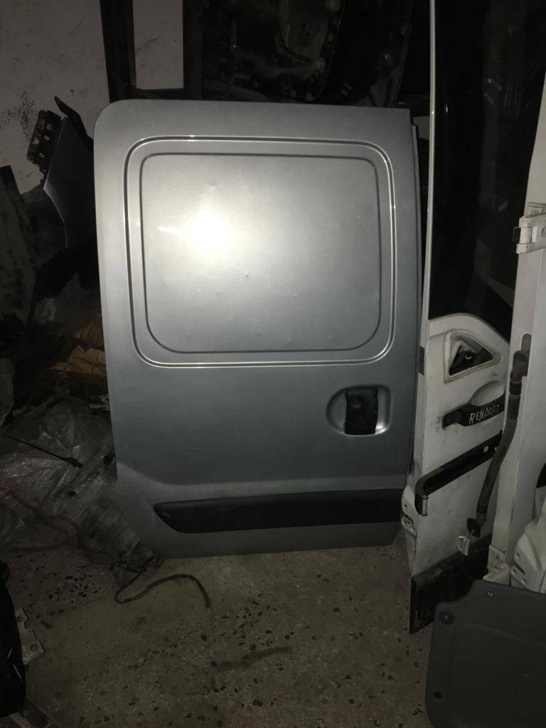 renault-kangoo-2-cikma-orijinal-sag-surgulu-kapi Renault Kangoo 2 Çıkma Orijinal Sağ Sürgülü Kapı