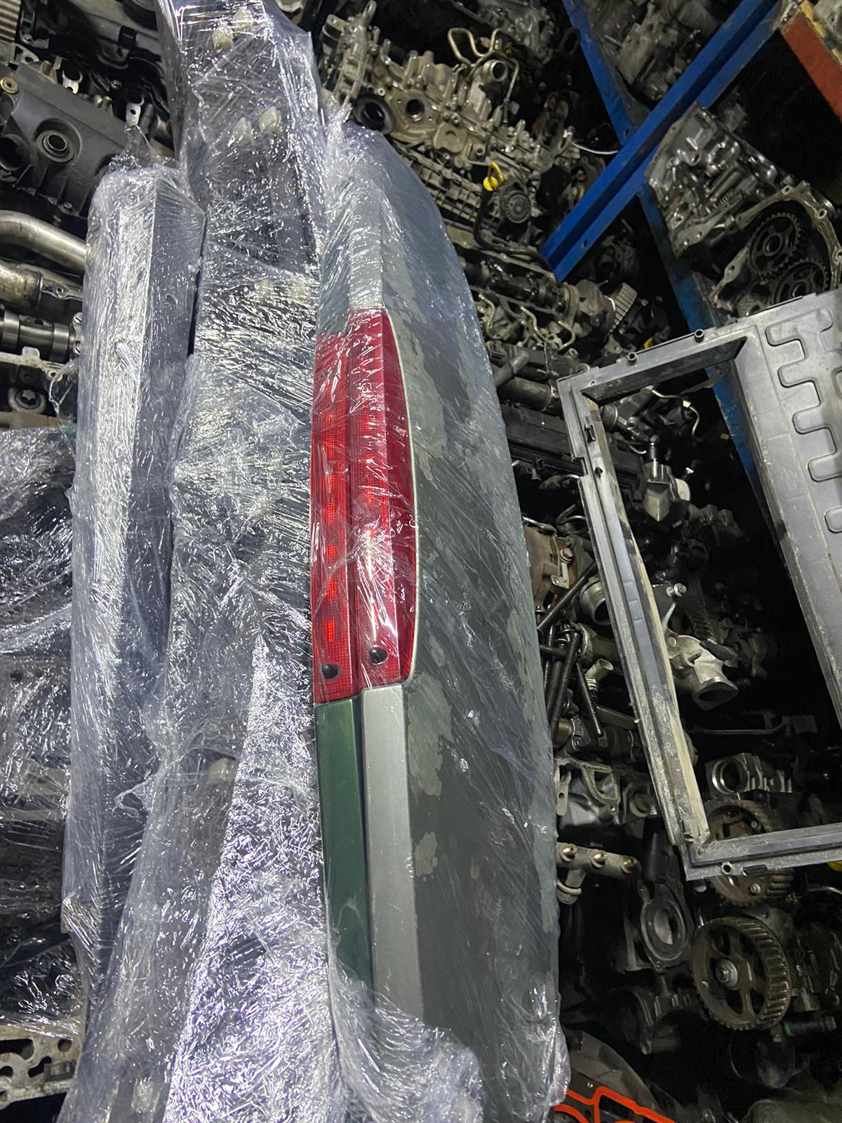 Renault megane 2 sport tourer çıkma orijinal bagaj rüzgarlığı Renault megane 2 sport tourer çıkma orijinal bagaj rüzgarlığı