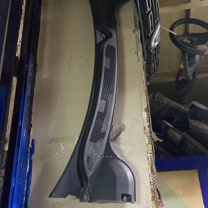 Renault megane 2 çıkma orjinal ön cam ızgarası