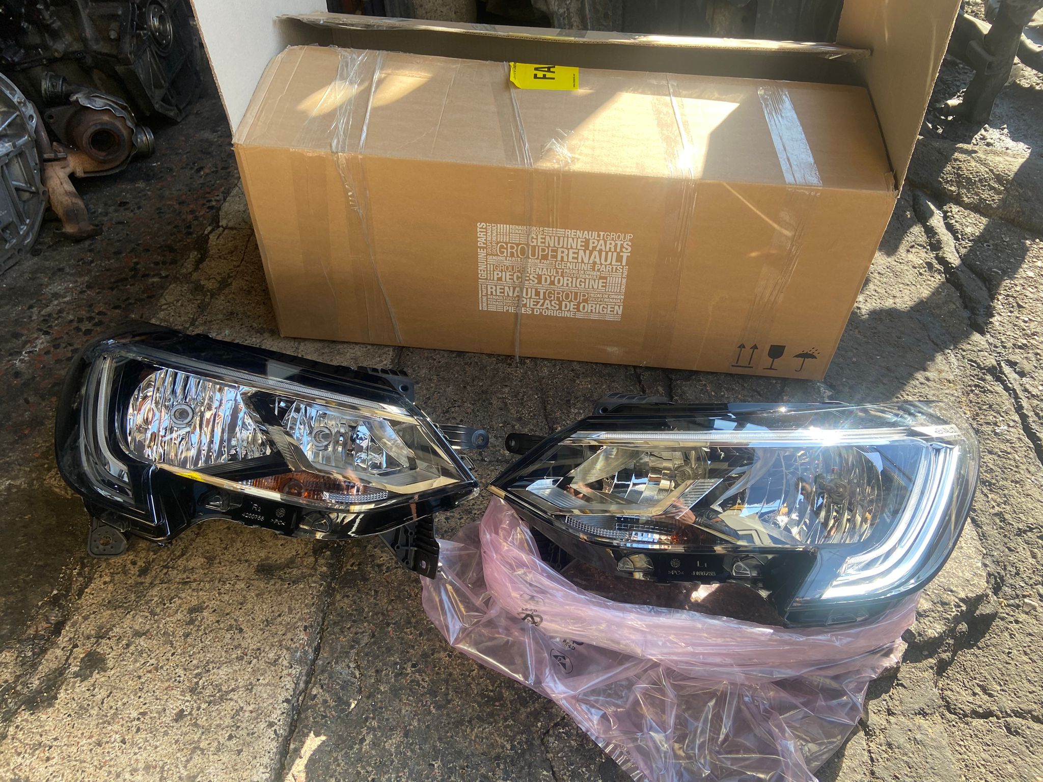 Renault taliant sıfır orjinal sağ sol far Renault taliant sıfır orjinal sağ sol far