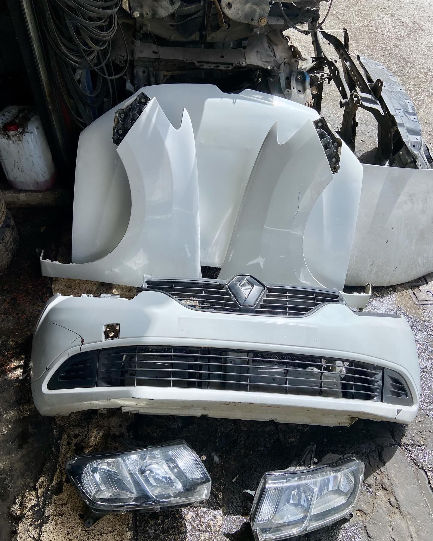 2013-2018 Renault symbol hatasız beyaz komple ön set 2013-2018 Renault symbol hatasız beyaz komple ön set